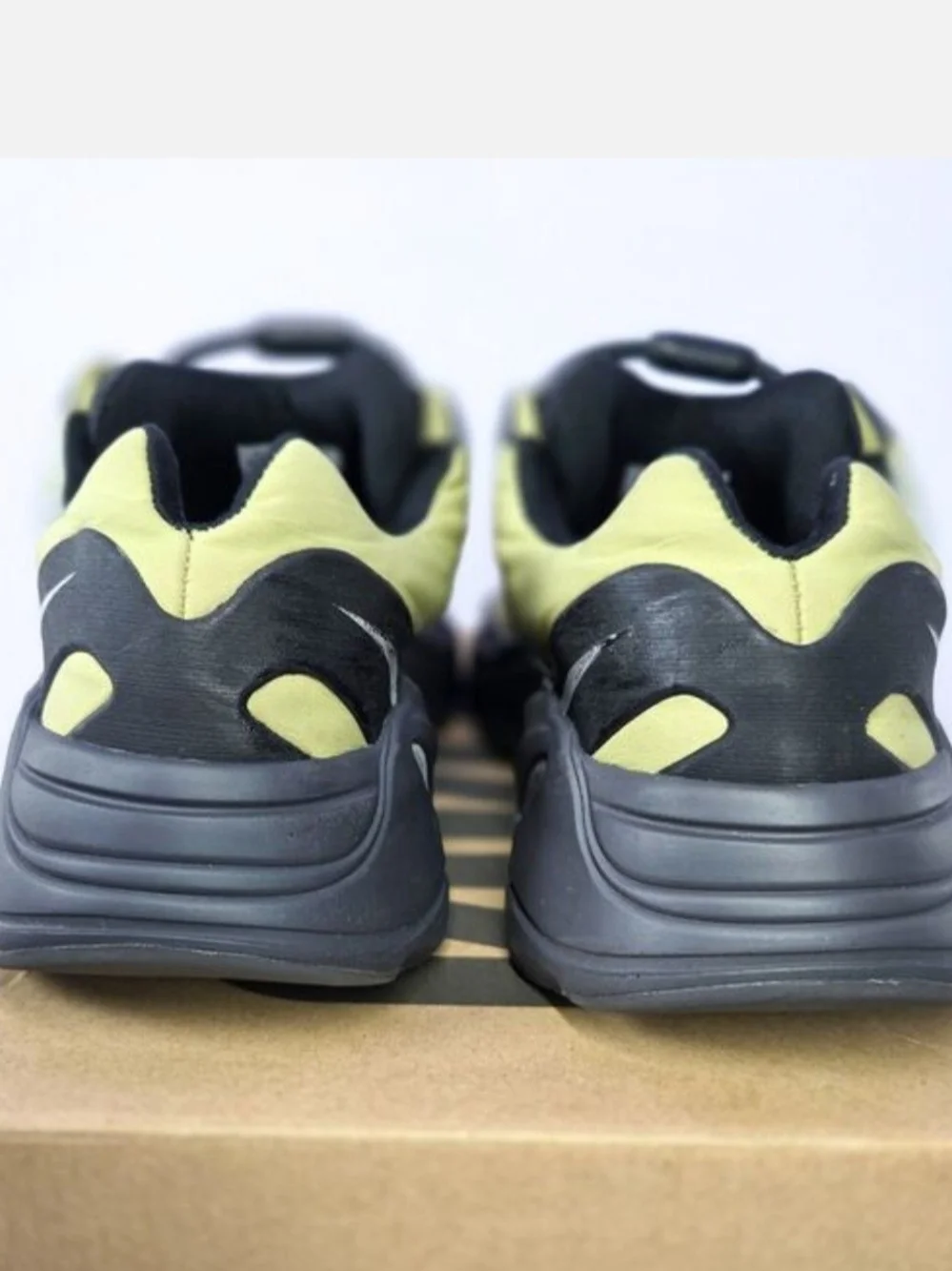 Adidas Yeezy Boost 700 Men's Sneakers in Pistachio Green and Black . Size 10